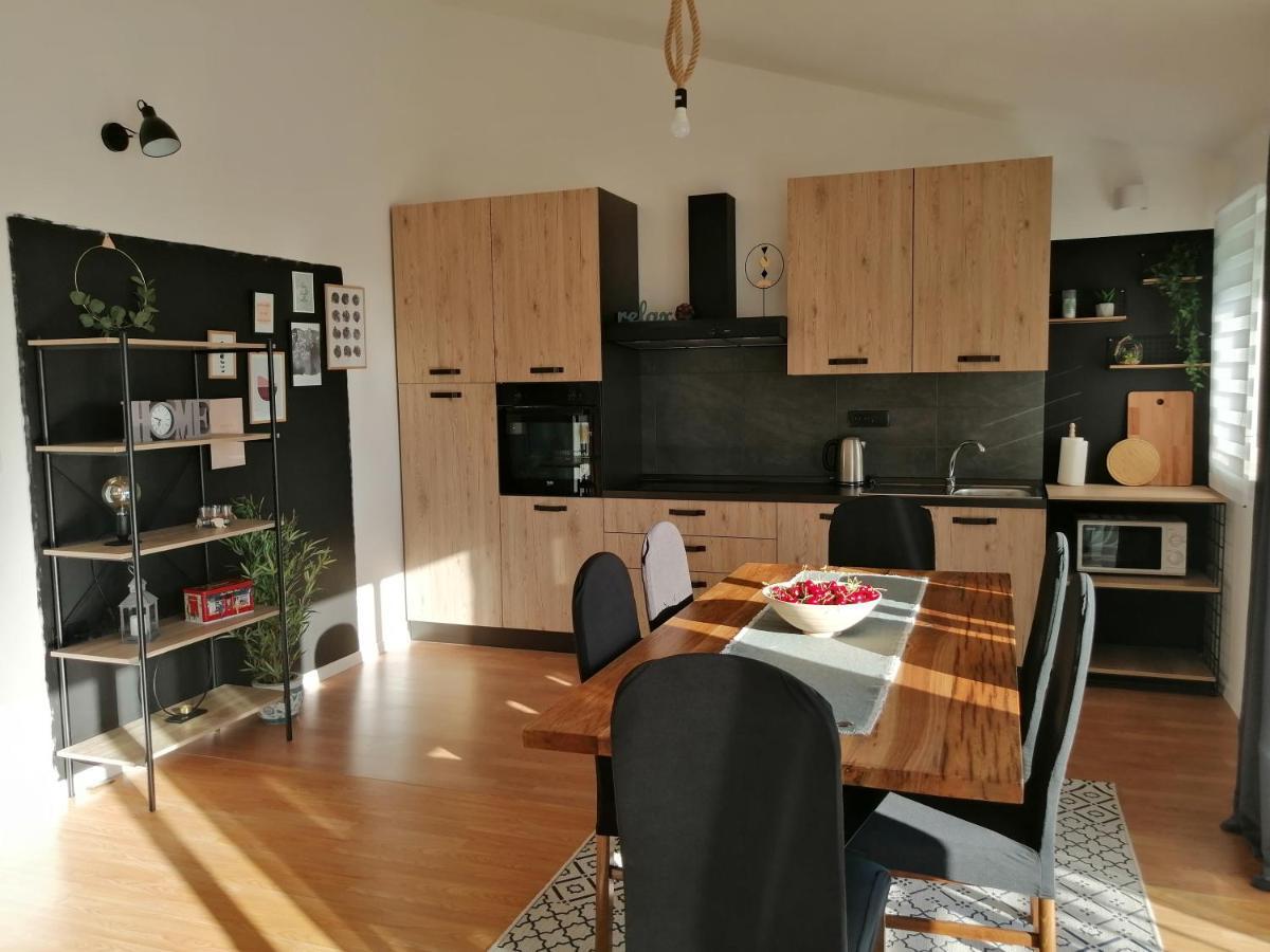 Apartment Near The Sea-Self Check-In Podstrana Exterior foto